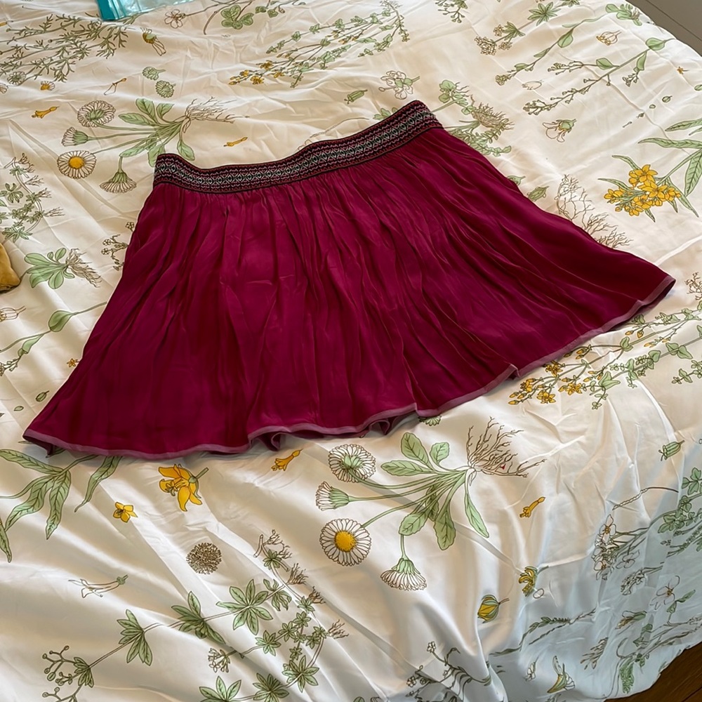 Closet sale! Flirty, fun, boho lined skirt with pockets and elastic waist,size M